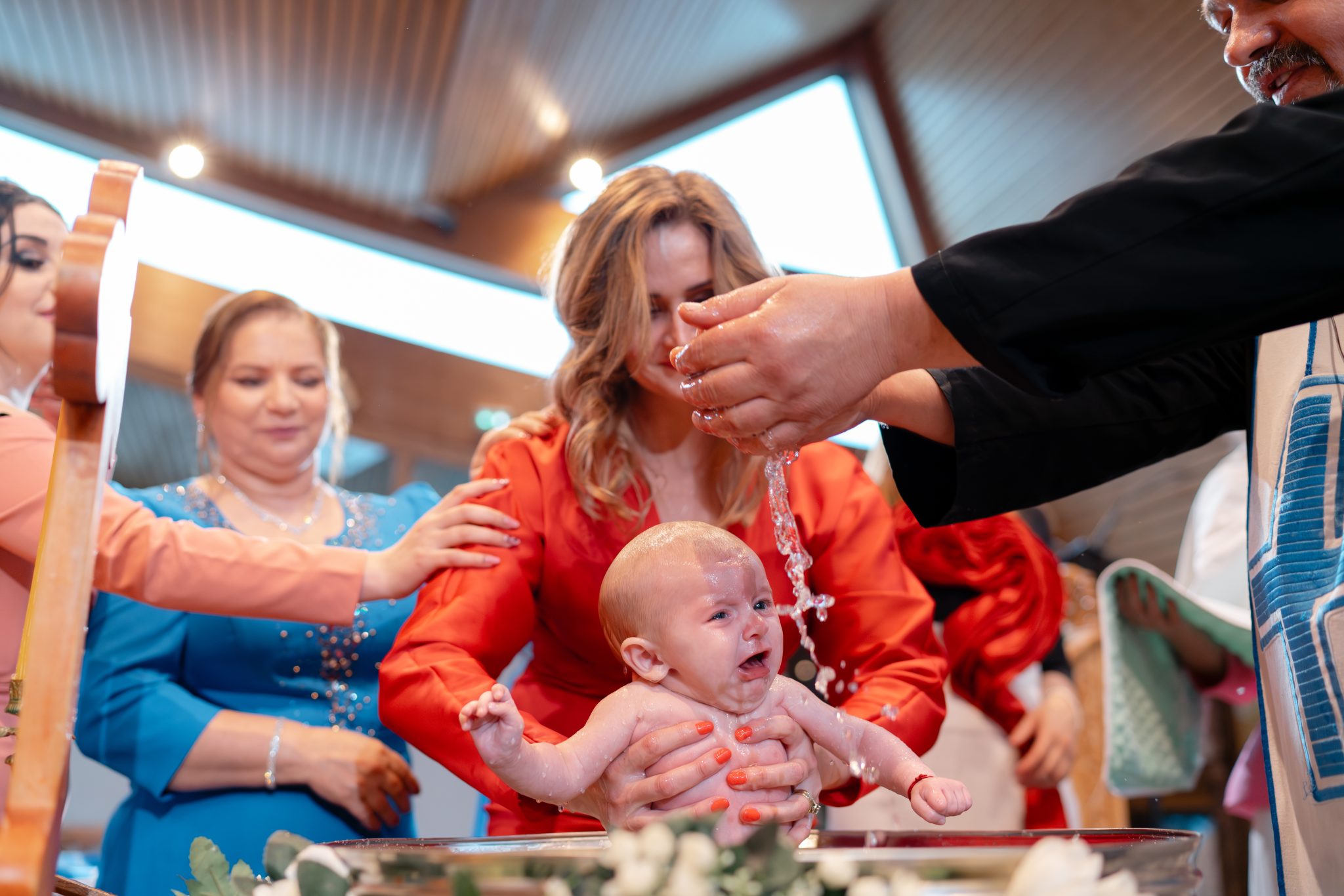 Fotografie cu Darius în cristelniță, prim-plan